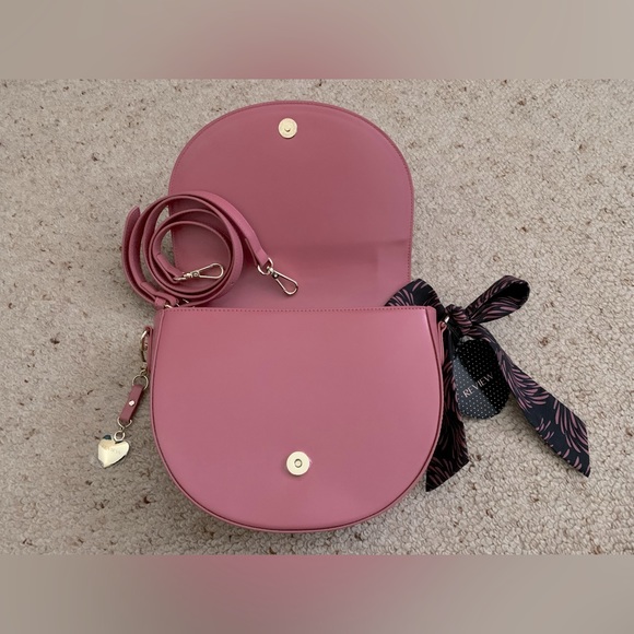 ✨Host Pick✨ Review Dusty Pink Cross Body Bag - Picture 2 of 7